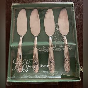 Holmes & Edwards set of 4 Deep Silver Butter/Appetizer Knives, vintage 50’s.